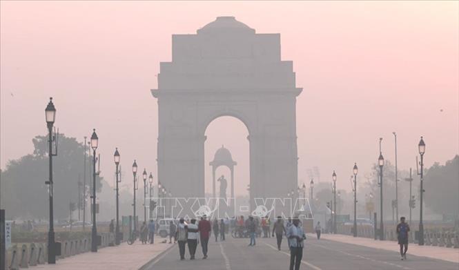 Sương mù dày đặc tại thủ đô New Delhi, Ấn Độ ngày 19/10/2024. Ảnh: ANI/TTXVN