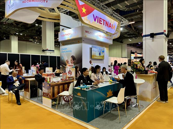 Gian hàng của Sở Du lịch TP Hồ Chí Minh tại hội chợ. Ảnh: Đỗ Vân-PV TTXVN tại Singapore