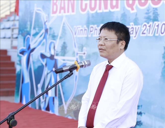 Phó Chủ tịch UBND huyện Tam Đảo Nguyễn Bá Hiến phát biểu tại Lễ khai mạc. Ảnh: Hoàng Hùng – TTXVN