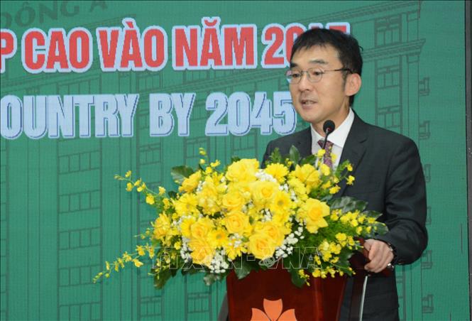 Giáo sư Tetsuya Watanabe, Chủ tịch ERIA (Viện Nghiên cứu Kinh tế ASEAN và Đông Á), phát biểu.  Ảnh: Văn Dũng-TTXVN