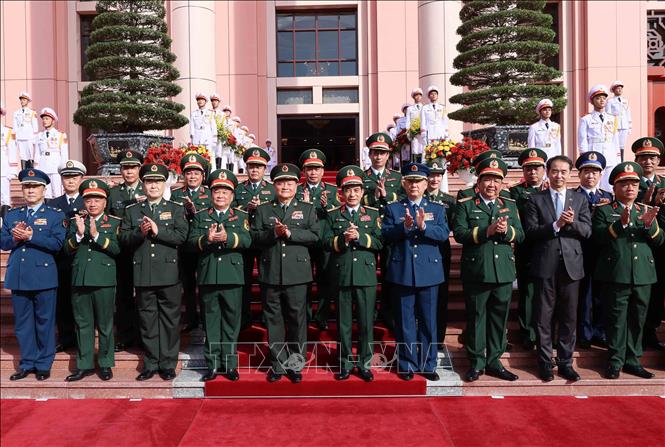 Đại tướng Phan Văn Giang và Thượng tướng Trương Hựu Hiệp với các đại biểu hai nước tại lễ đón. Ảnh: An Đăng - TTXVN
