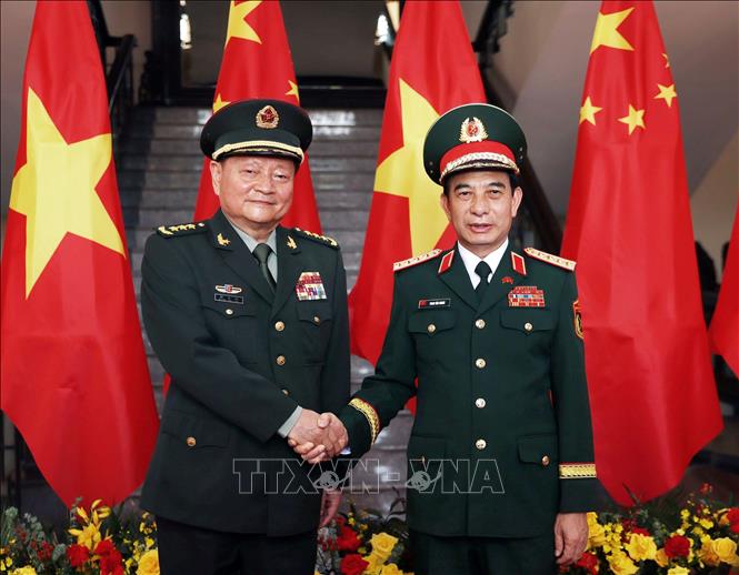 Minister of National Defence General Phan Van Giang welcomes Senior Lieutenant General Zhang Youxia, Vice Chairman of the Central Military Commission of China. VNA Photo: An Đăng