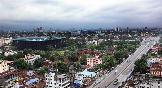 Đường phố vắng vẻ tại Kolkata, Ấn Độ trước khi bão Dana đổ bộ, ngày 24/10/2024. Ảnh: ANI/TTXVN
