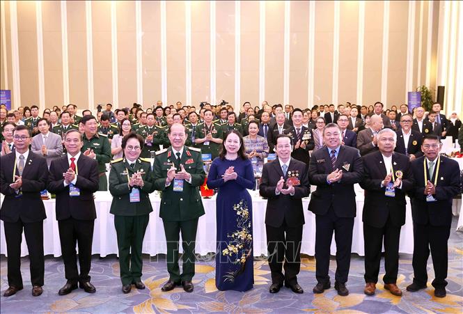 Vice State President of Vietnam Vo Thi Anh Xuan (C) at the opening of the first Veterans Confederation of ASEAN Countries (VECONAC) Business Forum in Hanoi on October 25. VNA Photo: An Đăng