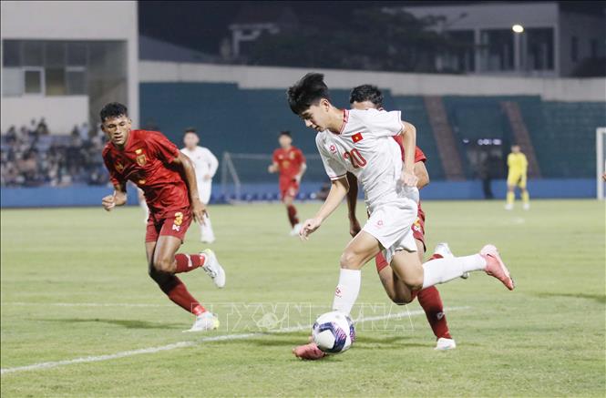 Phút thứ 68, Nguyễn Văn Dương (số 20) ghi bàn thắng mở tỷ số cho U17 Việt Nam. Ảnh: Tạ Toàn – TTXVN