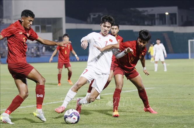 Các cầu thủ của U17 Việt Nam đã có màn trình diễn khá đẹp mắt trước đối thủ U17 Myanmar. Ảnh: Tạ Toàn – TTXVN