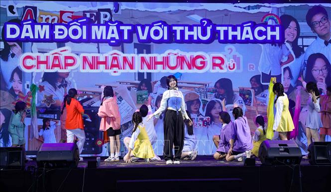 Bước sang năm thứ 23, Ngày Hội Anh Tài trở thành những kỉ niệm của học sinh THPT chuyên Hà Nội - Amsterdam. Ảnh: Thanh Tùng - TTXVN