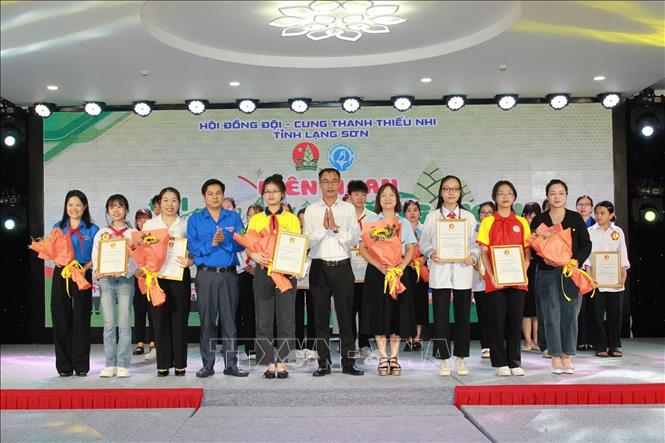 Giải nhì thuộc về 4 đội tuyên truyền: Cao Lộc, thành phố Lạng Sơn, Hữu Lũng, Lộc Bình. Ảnh: Anh Tuấn – TTXVN