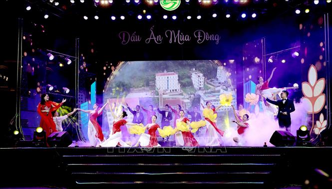 Một tiết mục văn nghệ đặc sắc tại buổi lễ. Ảnh: Hoàng Hùng -TTXVN