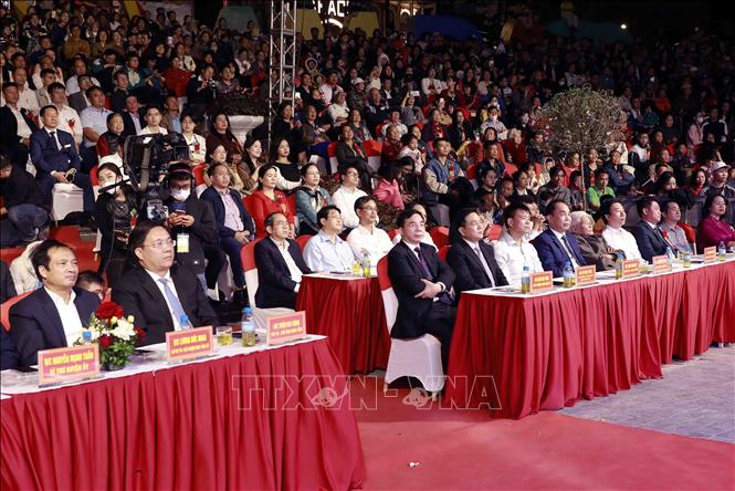 Lãnh đạo Tỉnh ủy, UBND tỉnh Vĩnh Phúc tham dự buổi lễ. Ảnh: Hoàng Hùng - TTXVN