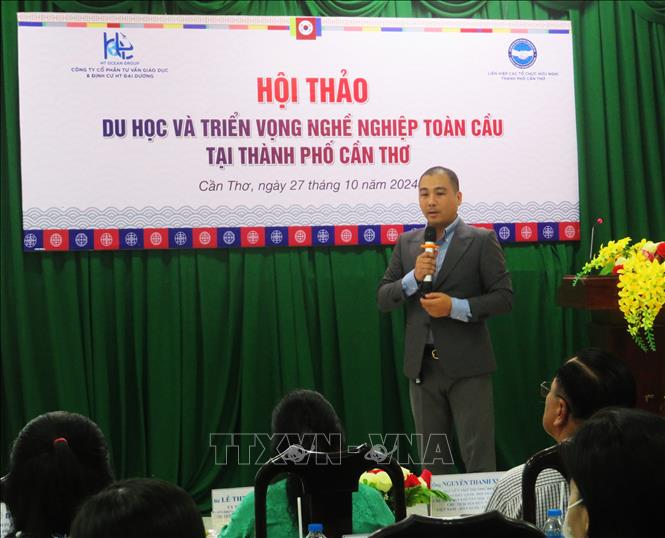 Ông Vũ Đức Hùng, Chủ tịch Hội đồng Quản trị Công ty Cổ phần Tư vấn Giáo dục và Định cư HT Đại Dương phát biểu tại sự kiện. Ảnh: Ánh Tuyết – TTXVN