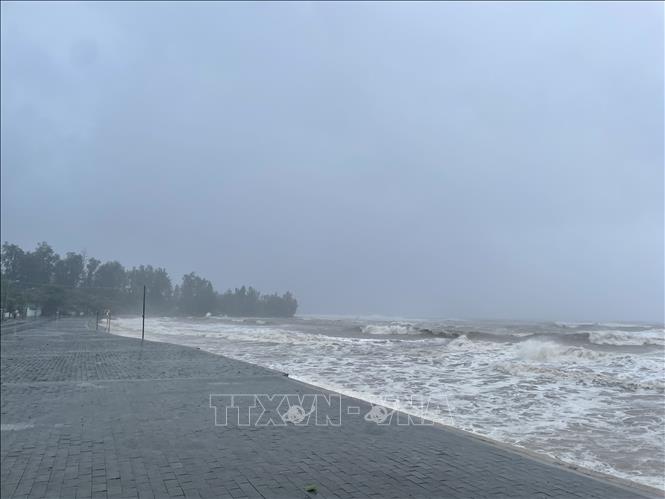 Strong waves in Cua Tung beach, Quang Tri province. VNA Photo