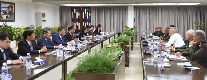 A view of the talks between Deputy Minister of Public Security, Senior Lieutenant General Tran Quoc To, and Lieutenant General Lázaro Alberto Álvarez Casas, Minister of the Interior of Cuba. VNA Photo: Việt Hùng 