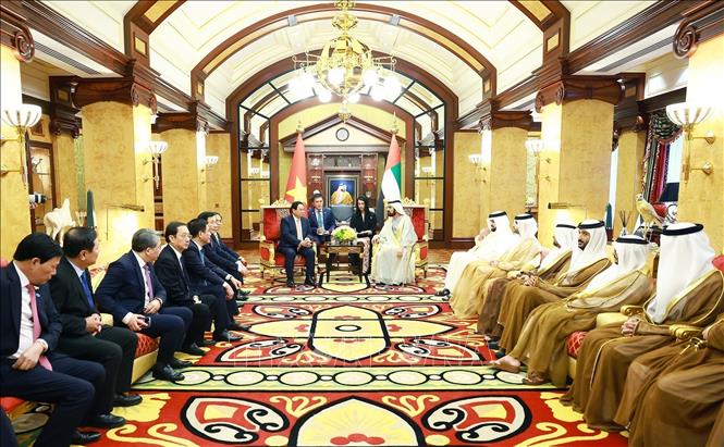 Prime Minister Pham Minh Chinh holds talks with Vice President and Prime Minister of the United Arab Emirates Sheikh Mohammed bin Rashid Al Maktoum in Dubai on October 28. VNA Photo: Dương Giang 