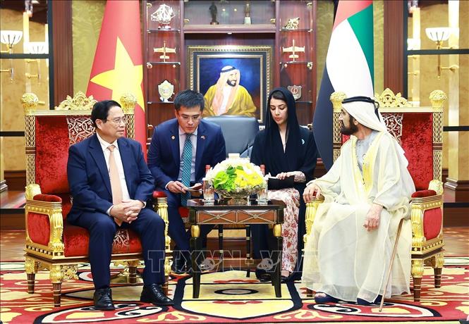 Prime Minister Pham Minh Chinh holds talks with Vice President and Prime Minister of the United Arab Emirates Sheikh Mohammed bin Rashid Al Maktoum in Dubai on October 28. VNA Photo: Dương Giang 