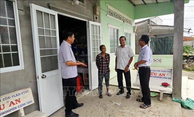 Hàng trăm hộ dân thị xã Vĩnh Châu được hỗ trợ nhà ở, đất ở, vốn chuyển đổi sản xuất, chuyển đổi ngành nghề nâng cao thu nhập. Ảnh: Trung Hiếu- TTXVN