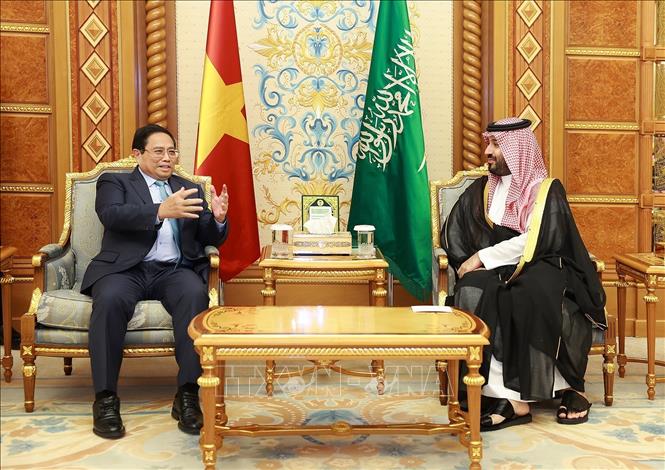 Thủ tướng Phạm Minh Chính gặp Hoàng Thái tử kiêm Thủ tướng Ảrập Xêút Mohammed Bin Salman. Ảnh: Dương Giang-TTXVN