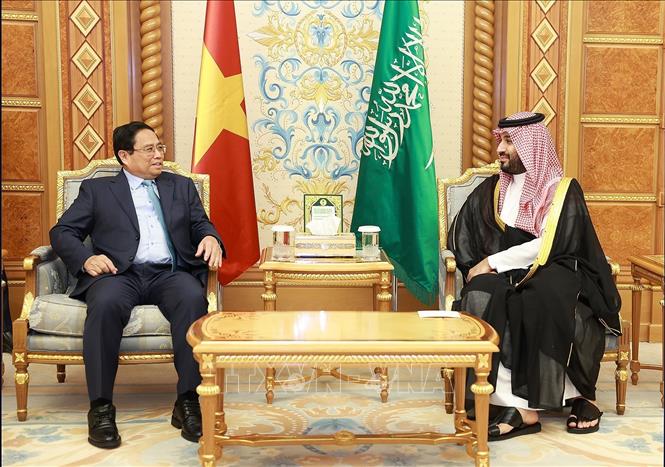 Thủ tướng Phạm Minh Chính gặp Hoàng Thái tử kiêm Thủ tướng Ảrập Xêút Mohammed Bin Salman. Ảnh: Dương Giang-TTXVN