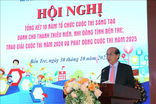 Chủ tịch Liên hiệp các Hội Khoa học và Kỹ thuật tỉnh Bến Tre Nguyễn Quốc Bảo phát biểu tại Hội nghị. Ảnh: Chương Đài  - TTXVN 