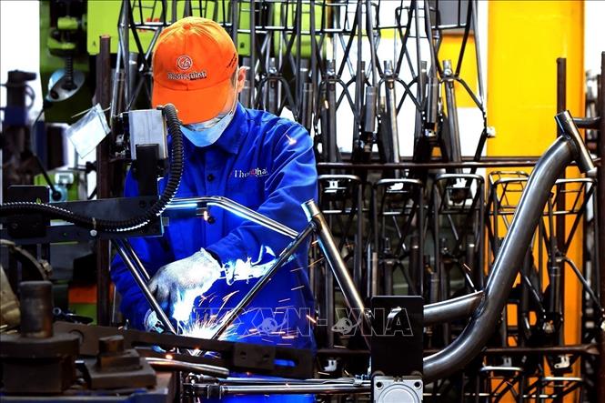 A workshop of Thong Nhat bicycle in Hanoi. VNA Photo: Tuấn Anh
