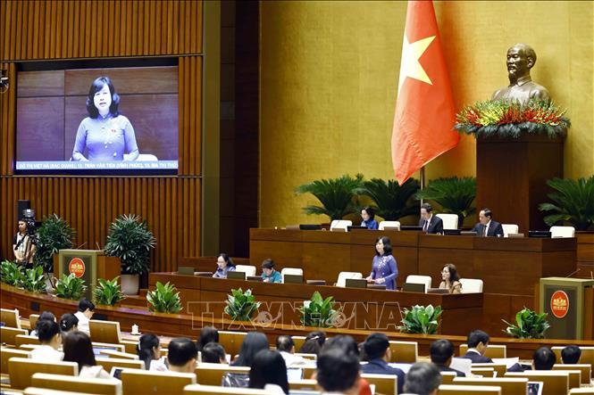 Bộ trưởng Bộ Y tế Đào Hồng Lan giải trình, làm rõ một số vấn đề đại biểu Quốc hội nêu. Ảnh: Doãn Tấn - TTXVN