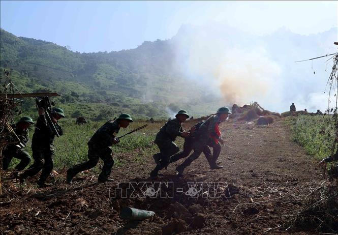 Lực lượng bộ binh tiến công đánh chiếm các mục tiêu. Ảnh: An Đăng - TTXVN