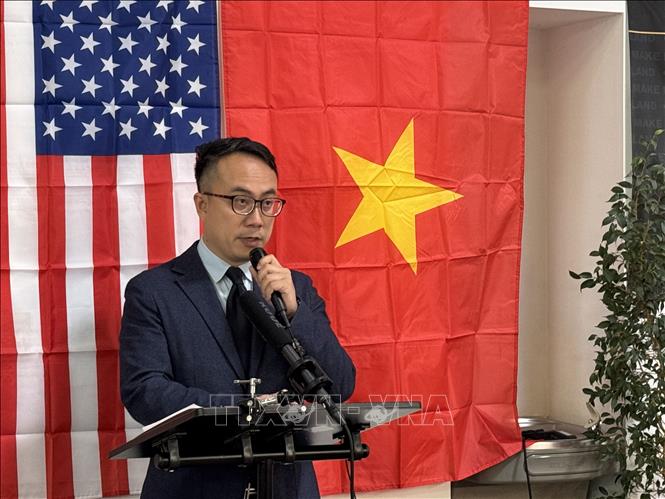 Tham tán, trưởng cơ quan Thương vụ Việt Nam tại Mỹ Đỗ Ngọc Hưng phát biểu tại sự kiện. Ảnh: Kiều Trang - PV TTXVN tại Mỹ