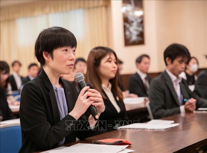 A representative from Niigata prefecture speaks at the event. VNA Photo: Xuân Giao 