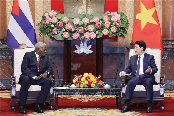 State President Luong Cuong receives President of the National Assembly of People’s Power of Cuba Esteban Lazo Hernandez. VNA Photo: Lâm Khánh 