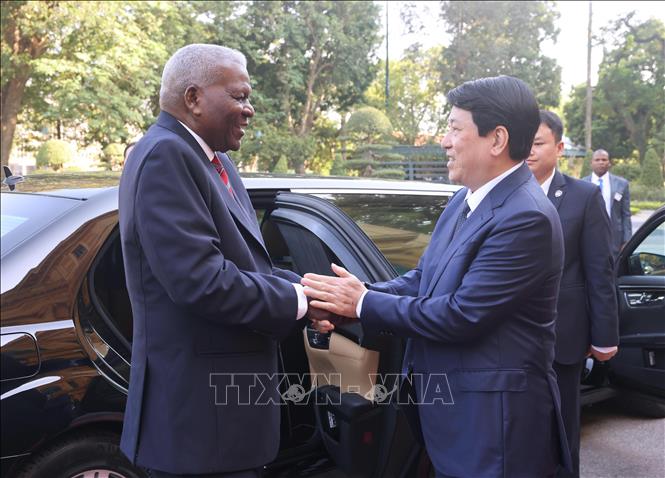 State President Luong Cuong receives President of the National Assembly of People’s Power of Cuba Esteban Lazo Hernandez. VNA Photo: Lâm Khánh 