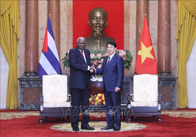 State President Luong Cuong receives President of the National Assembly of People’s Power of Cuba Esteban Lazo Hernandez. VNA Photo: Lâm Khánh 