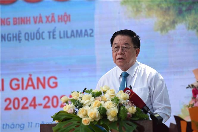 Trưởng Ban Tuyên giáo Trung ương Nguyễn Trọng Nghĩa phát biểu tại lễ khai giảng. Ảnh: Công Phong - TTXVN