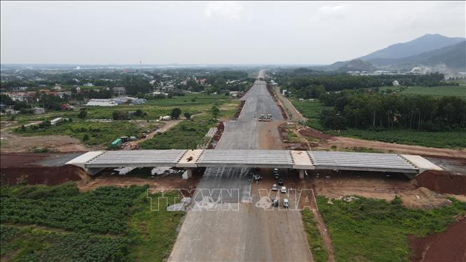 Đoạn cầu vượt trên Dự án thành phần 3 cao tốc Biên Hòa-Vũng Tàu giai đoạn 1 đoạn qua tỉnh Bà Rịa-Vũng Tàu. Ảnh: Huỳnh Sơn-TTXVN