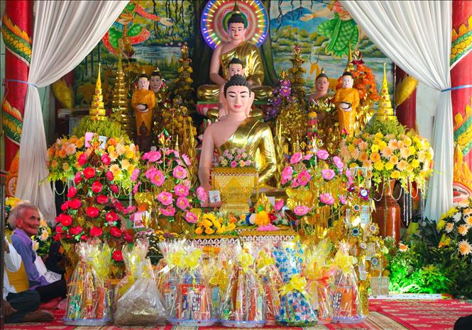 Offerings are displayed at the main hall. VNA Photo: Nguyễn Hằng
