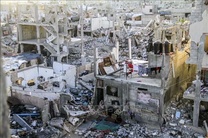Những tòa nhà bị phá hủy sau cuộc không kích của Israel xuống miền Bắc Dải Gaza. Ảnh: THX/TTXVN