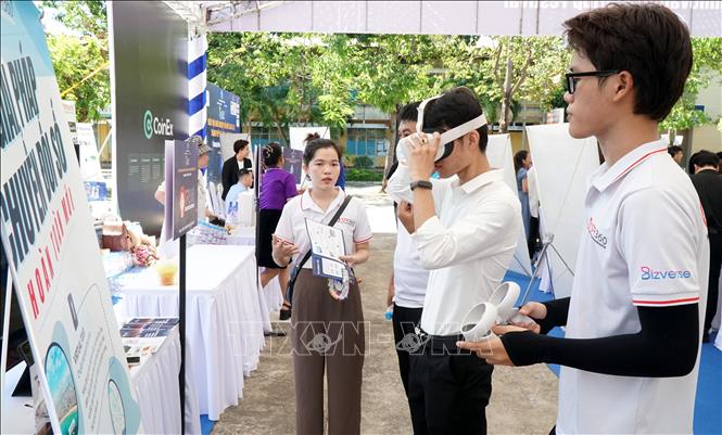 Giới trẻ thành phố Đà Nẵng quan tâm các lĩnh vực trí tuệ nhân tạo, công nghệ thông tin, đổi mới sáng tạo... Ảnh: Quốc Dũng - TTXVN