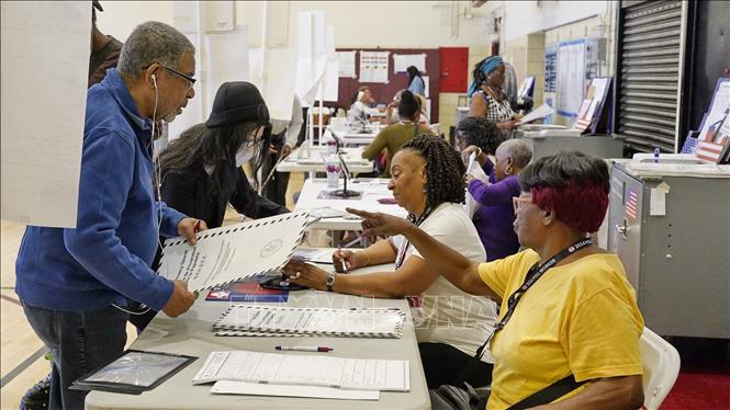Bầu cử Mỹ 2024: Các điểm bầu cử đầu tiên tại Mỹ đã đóng hòm phiếu - Ảnh thời sự quốc tế - Chính trị-Quân sự - Thông tấn xã Việt Nam (TTXVN)