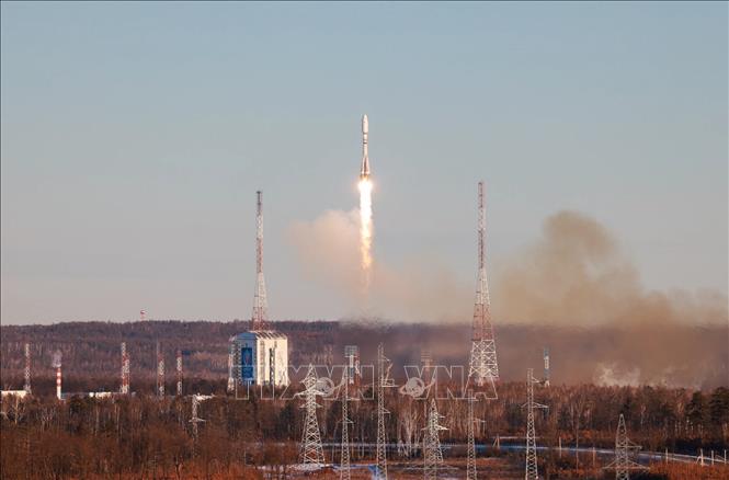 Tên lửa đẩy Soyuz-2.1b mang theo 2 vệ tinh tự chế tạo của Iran rời bệ phóng tại bãi phóng Vostochny Cosmodrome ở vùng Viễn Đông Nga sáng 5/11/2024. Ảnh: REUTERS/TTXVN