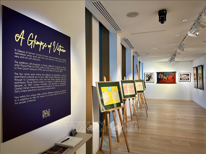 The exhibition showcases a diverse collection of artworks by four artists, highlighting unique styles and perspectives across different generations of Vietnamese art. VNA Photo: Phong Hà