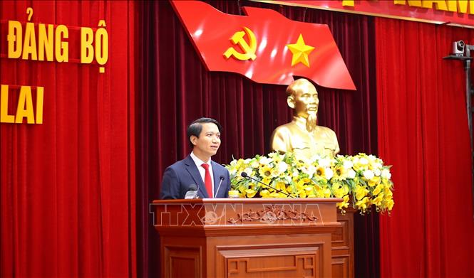 Tân Phó Bí thư Tỉnh uỷ Gia Lai Nguyễn Ngọc Lương phát biểu nhận nhiệm vụ. Ảnh: Quang Thái- TTXVN