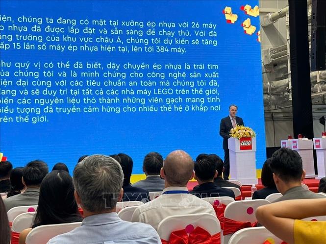 Lễ Tổng kết Tiến độ Dự án xây dựng nhà máy LEGO Việt Nam (LEGO Manufacturing Vietnam), công bố hoàn thành 90%. Ảnh: Huyền Trang - TTXVN  