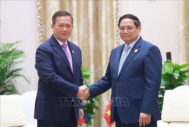 Thủ tướng Phạm Minh Chính gặp Thủ tướng Campuchia Hun Manet. Ảnh: Dương Giang-TTXVN