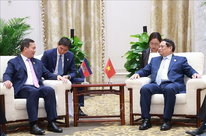 Prime Minister Pham Minh Chinh meets with his Cambodian counterpart Hun Manet. VNA Photo: Dương Giang