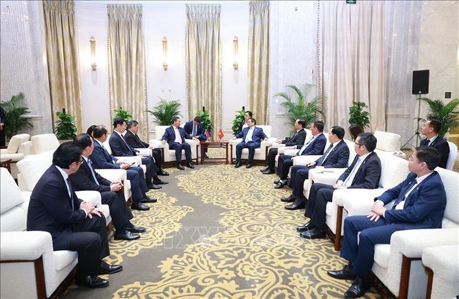 Prime Minister Pham Minh Chinh meets with his Cambodian counterpart Hun Manet. VNA Photo: Dương Giang