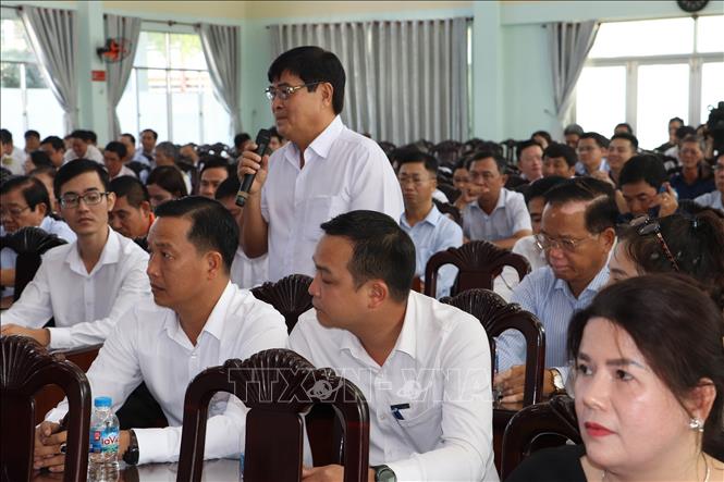 Đại diện doanh nghiệp nêu ý kiến tại buổi gặp gỡ. Ảnh: Minh Trí - TTXVN
