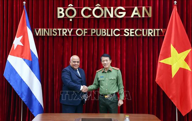Đại tướng Lương Tam Quang, Bộ trưởng Công an tiếp Đại sứ Cuba tại Việt Nam Orlando Nicolás Hernández Guillén. Ảnh: Phạm Kiên - TTXVN