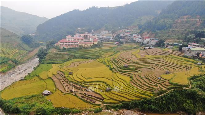 Mù Cang Chải là một huyện vùng cao của tỉnh Yên Bái, nằm ở độ cao khoảng 2.000m so với mực nước biển, ở khu vực dãy núi Hoàng Liên Sơn hùng vĩ. Nơi đây từ lâu đã nổi tiếng với những ruộng bậc thang đẹp nhất thế giới. Ảnh: Tuấn Anh - TTXVN 