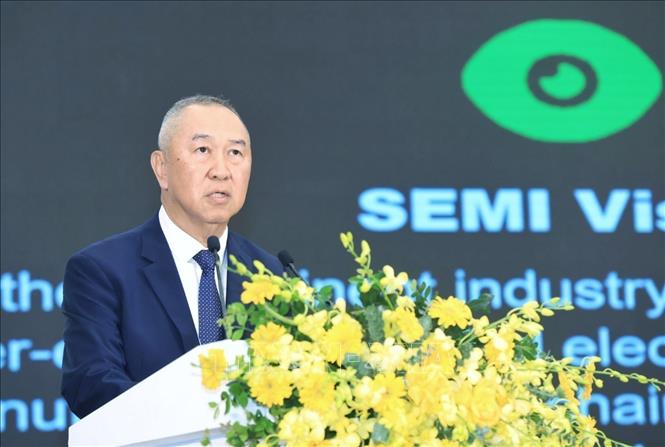 KC Ang, SEMI SEA Regional Advisory Chairman and GlobalFoundries Asia President, speaks at the event. VNA Photo: Tuấn Anh