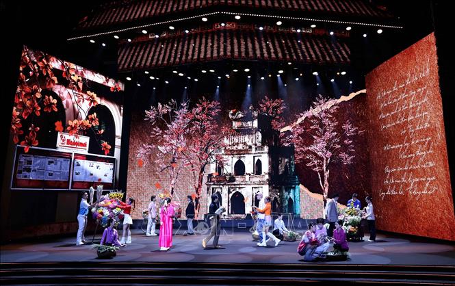 An art performance at the HANIFF 2024's opening ceremony. VNA Photo: Thanh Tùng