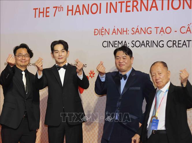 International actors, actresses, directors and film producers attend HANIFF 2024's opening ceremony. VNA Photo: Thanh Tùng